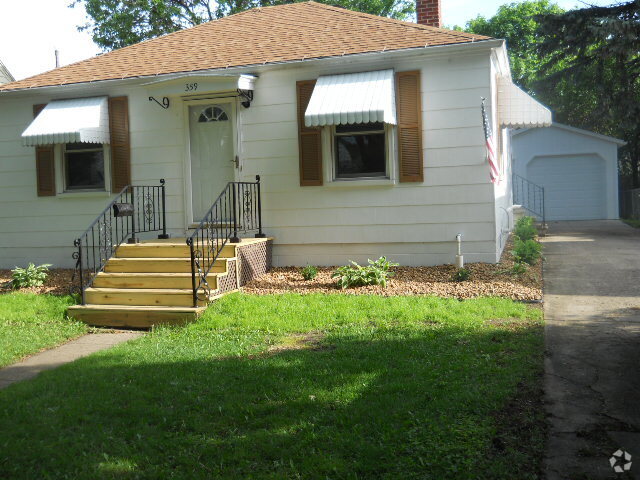 Building Photo - 359 E 9th St