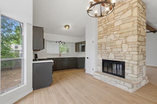 Foto del edificio - 300 Twin Oak Trail