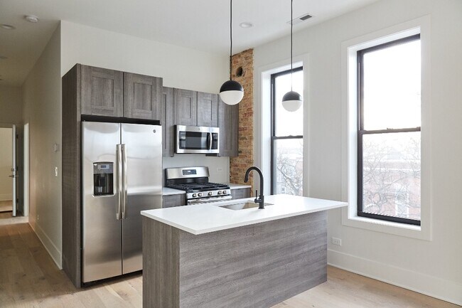 Building Photo - 3059 W Diversey Ave