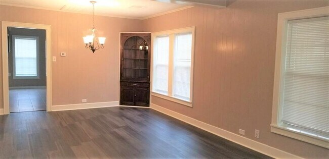 Building Photo - 816 5th St