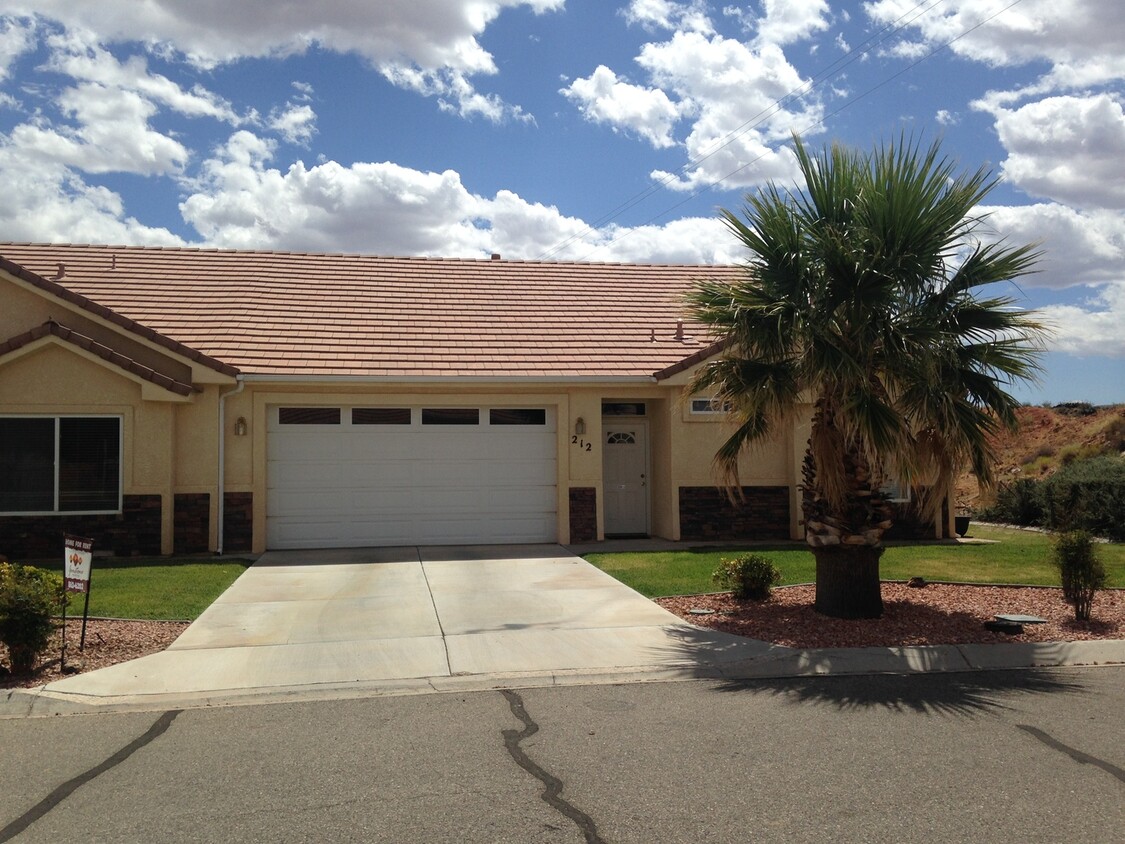 Building Photo - Cute townhome for rent