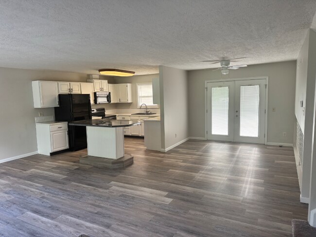 Foto del edificio - 5005 Harmont Ave NE