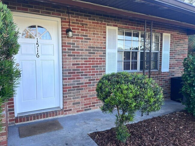 Foto del edificio - 1516 S Boundary St