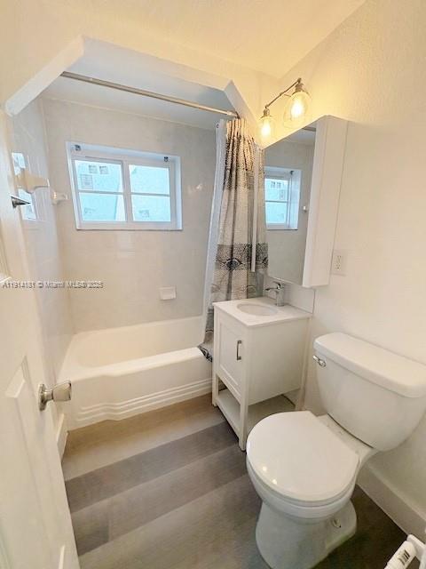 Foto del edificio - 7445 Harding Ave