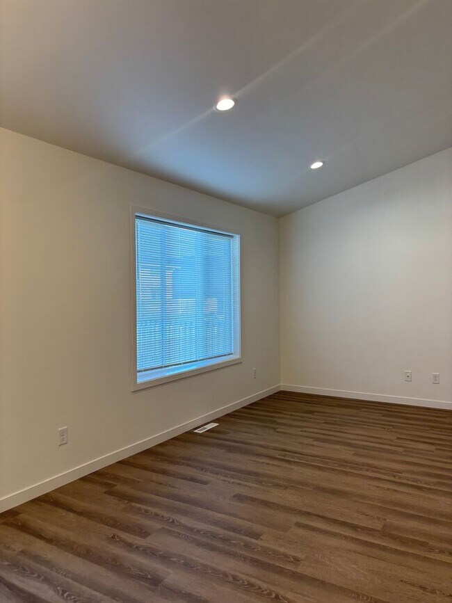 Foto del edificio - 3 Bed 3 Bath Townhome