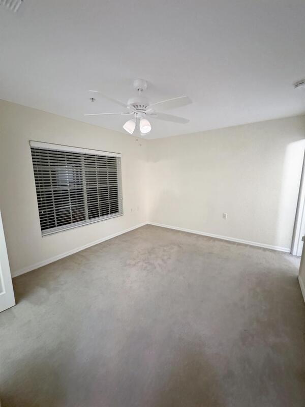 Foto del edificio - 12000 Rain Brook Ave