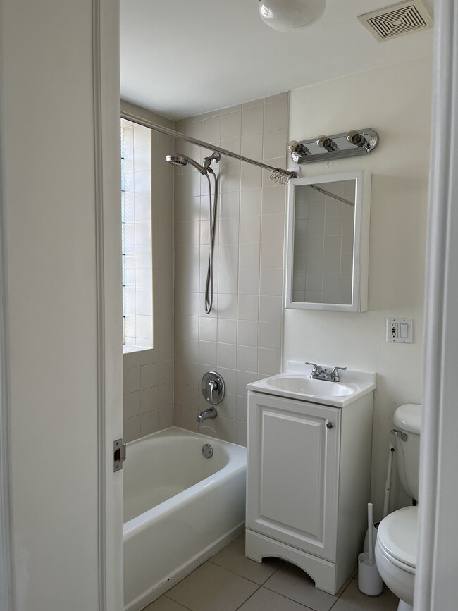 Bathroom - 3946 N Lowell Ave
