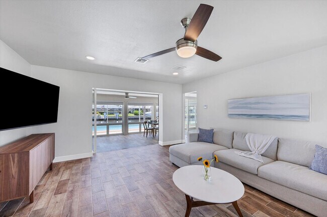 Building Photo - 510 Matares Dr