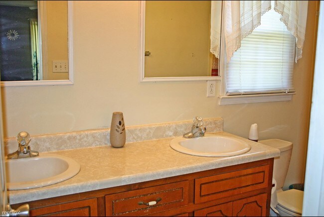 Building Photo - 1222 Cobblestone Ln