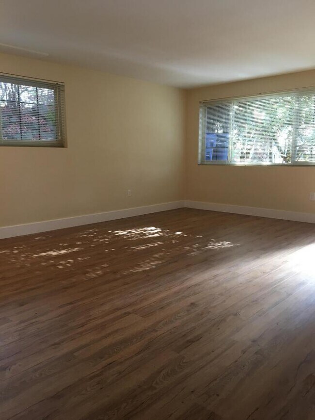 Building Photo - 1 bedroom in Seattle WA 98117
