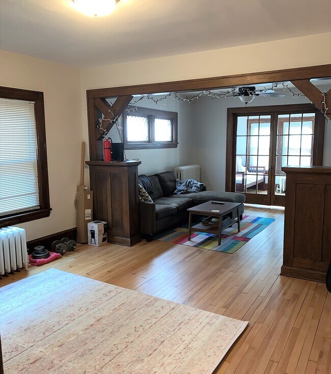 View into living room and front porch - 1909 11th Ave S
