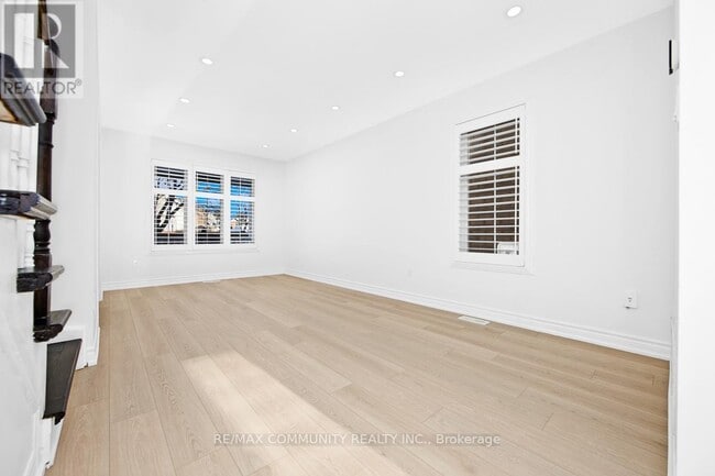 Building Photo - 20 McNicol Crescent