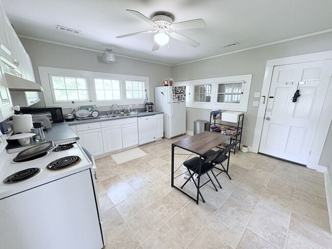 Building Photo - 102 Old Central Rd