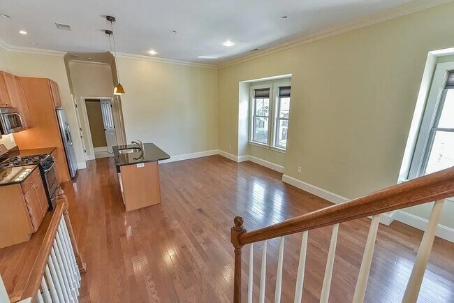 Building Photo - 3 Savin Hill Ave