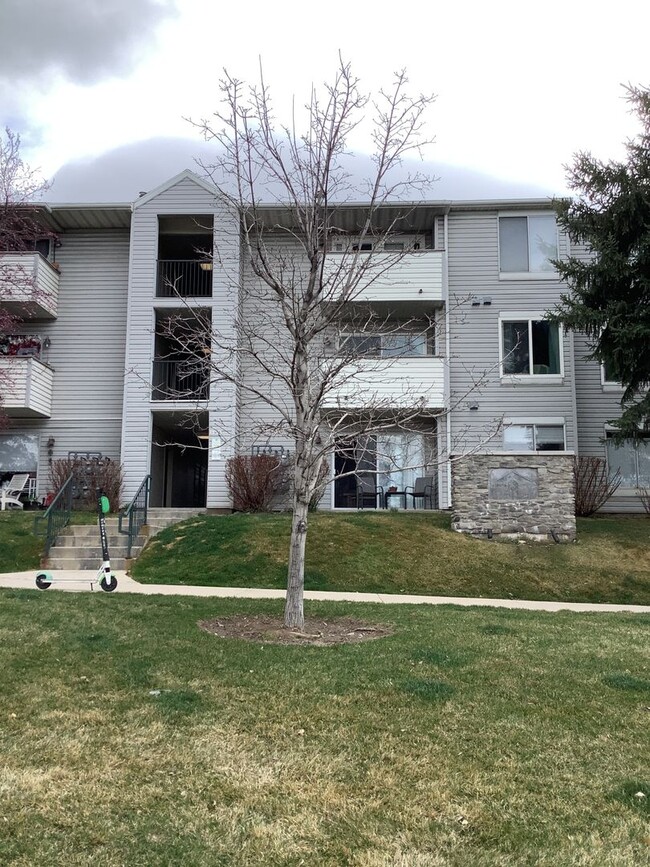 Building Photo - Beautiful 2 Bedroom, 2 Bath Condominium in...