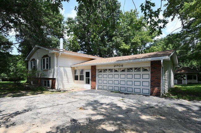 Foto del edificio - 2706 Christy Ave