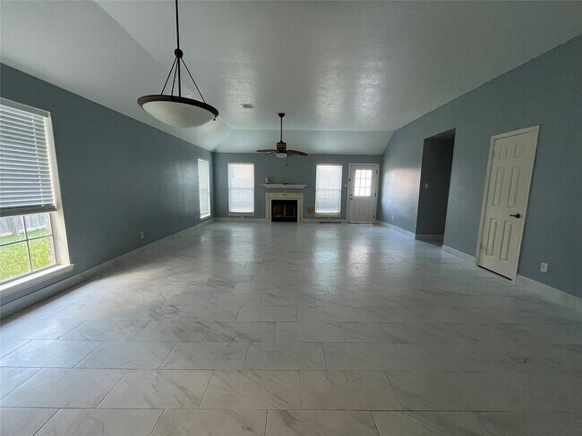 Foto del edificio - 2318 Pheasant Creek Dr