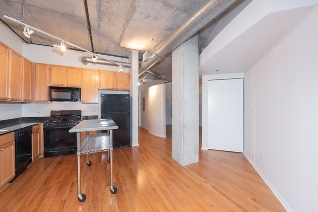 Building Photo - 933 W Van Buren St