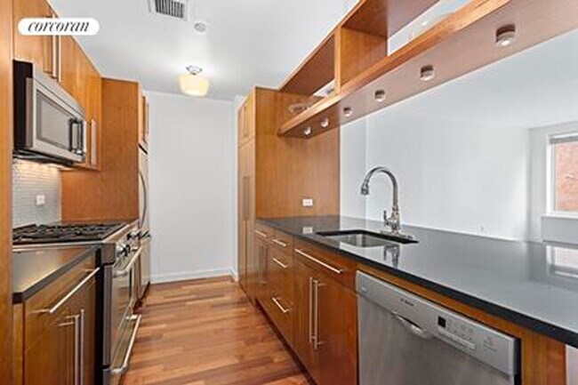 Foto del edificio - 2-40-40 51st Ave