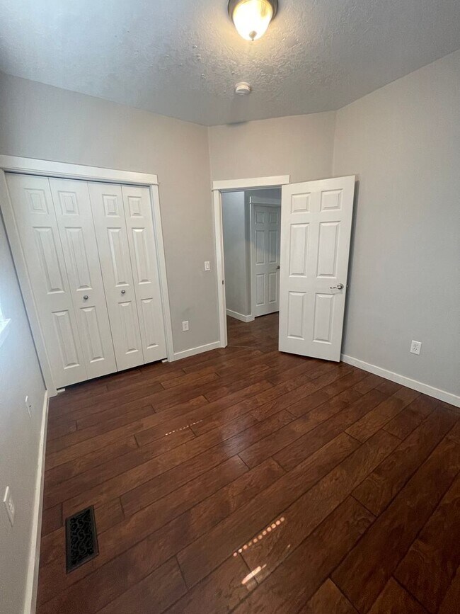 Foto del edificio - Convieniently located charming home with m...