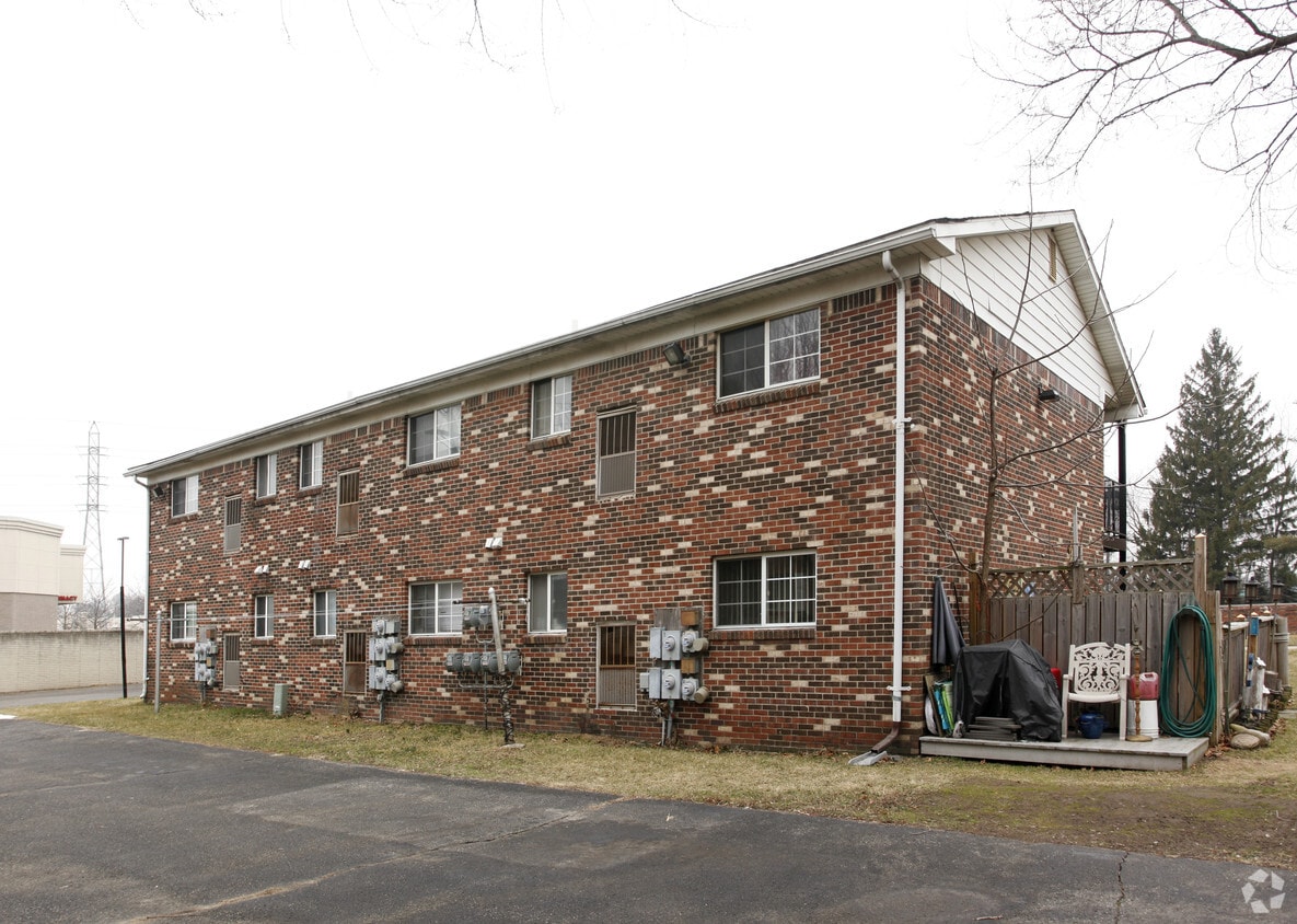 20750 Colwell St, Farmington, MI 48336 Apartments in Farmington, MI