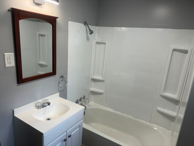 Building Photo - 210 Locust Ave