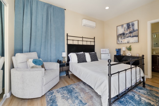 Building Photo - 2521 W California St