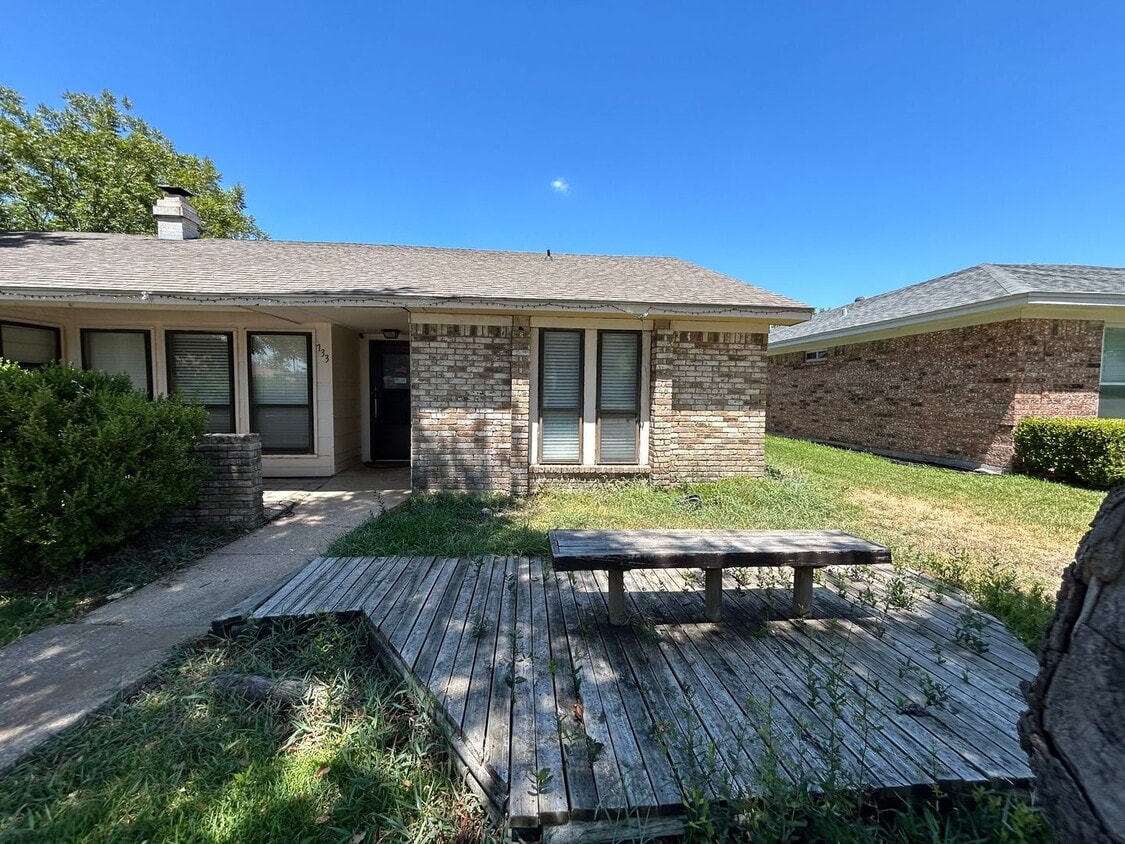 Primary Photo - 733 Maple Glen Dr