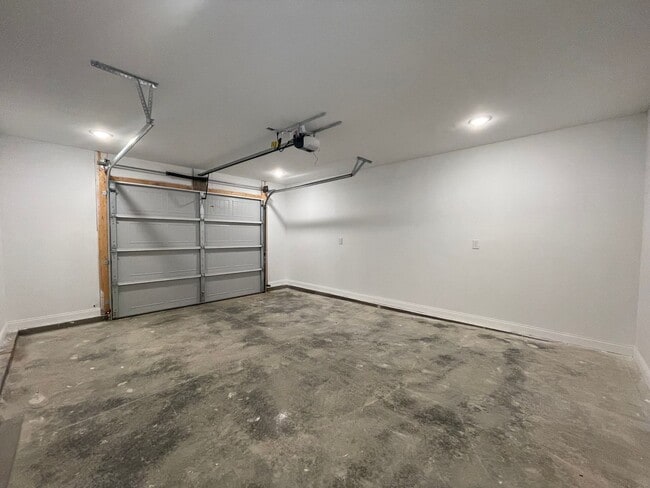 Building Photo - 115/113 Tucker Ln