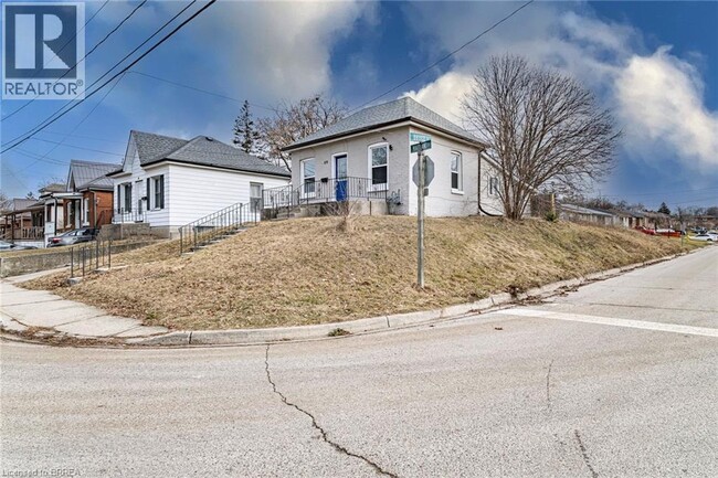 Building Photo - 89 Maitland St