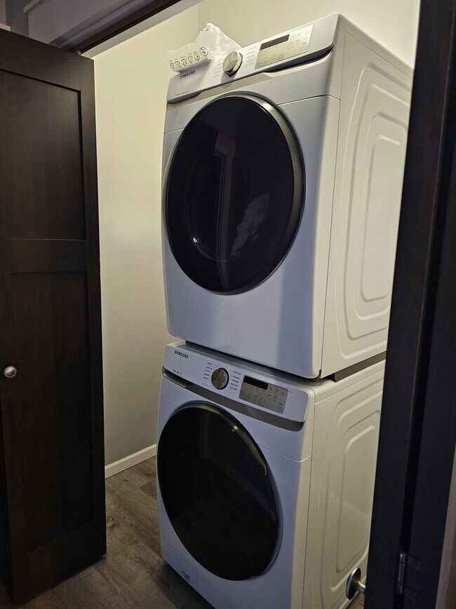 Foto del edificio - 122 S Main St