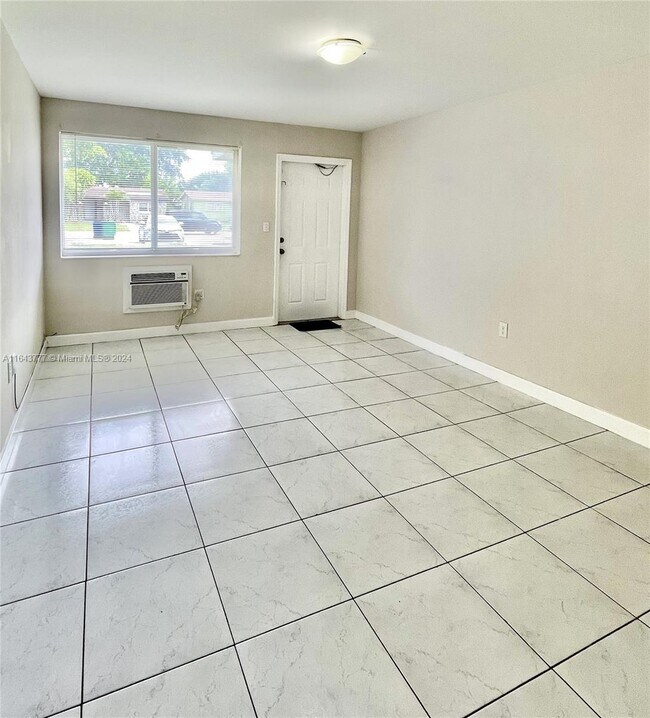 Building Photo - 7561 Venetian St