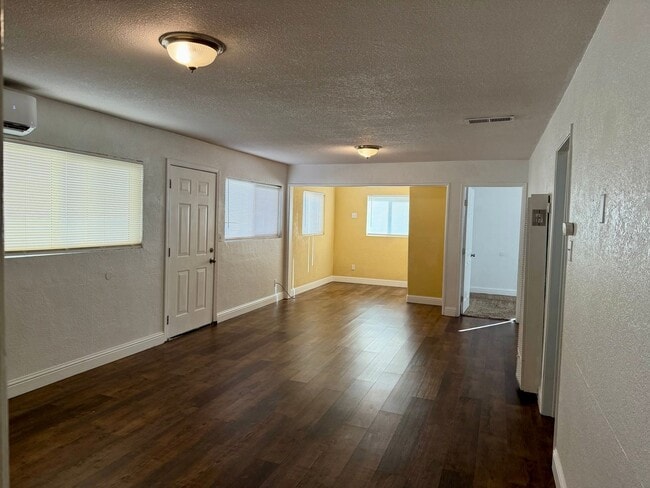 Building Photo - 1710 S Teilman Ave