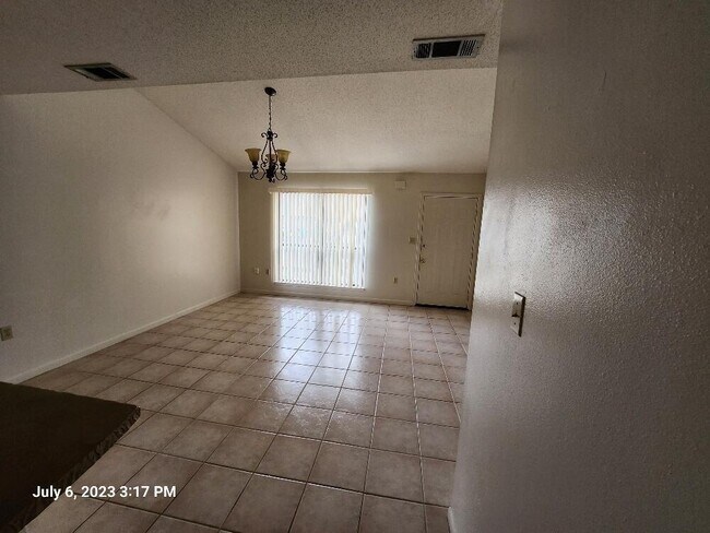 Building Photo - 127 Scottwood Dr SE