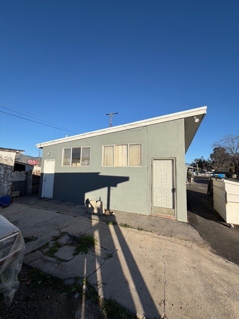 Building Photo - 2150 S San Jacinto Ave