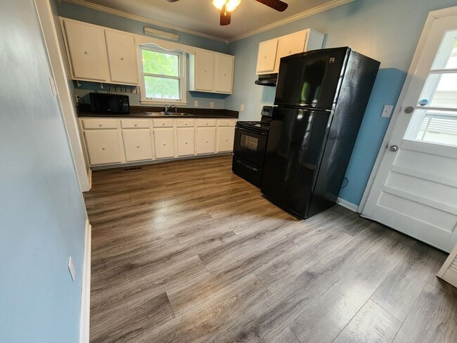 Foto del edificio - AMAZING 1 Level Columbia, TN Charmer!