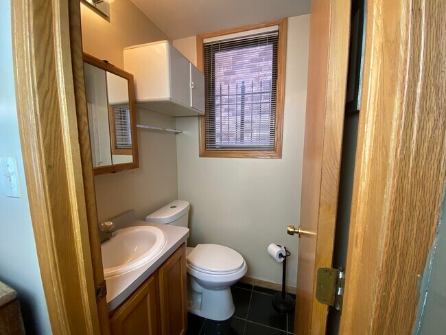 Front Bathroom - 1 - 2442 W Fillmore St
