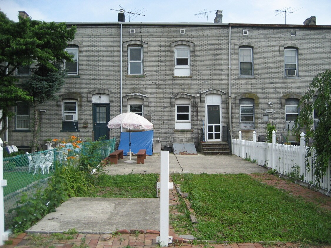 Primary Photo - 31 La Grange St