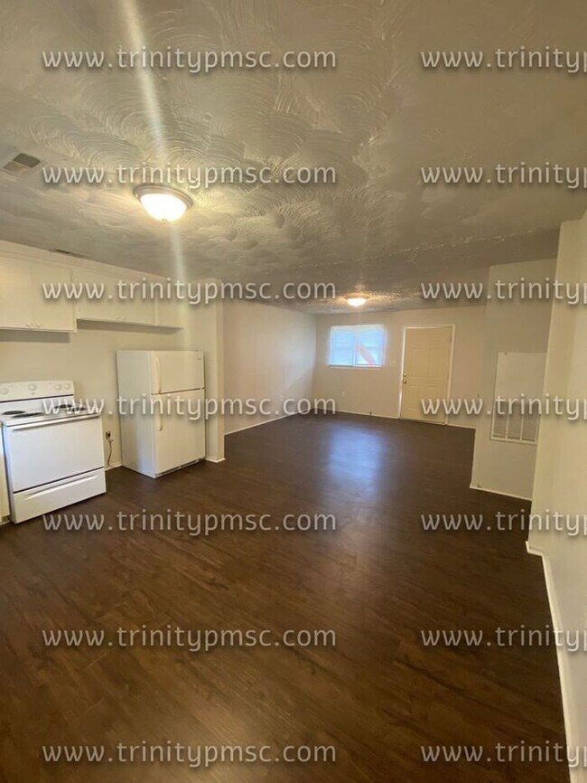 Foto del edificio - Available Now!