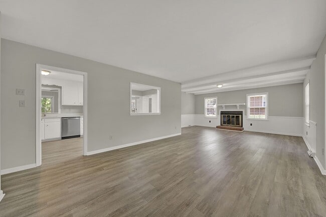 Building Photo - Wonderful Home Near Downtown Matthews!