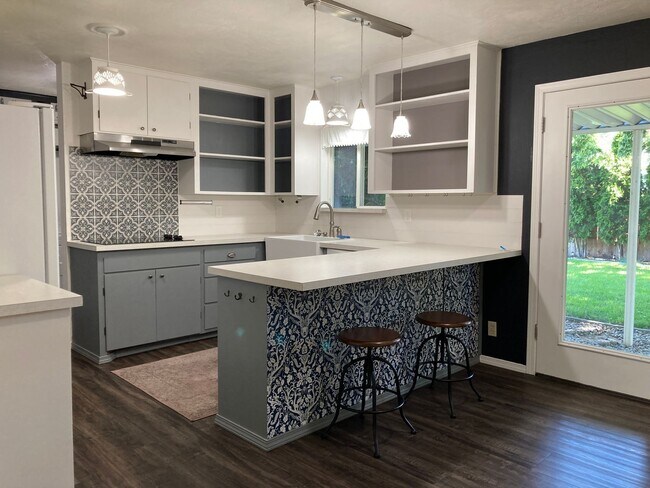 Foto del edificio - Kennewick Location w/a Country Flare!