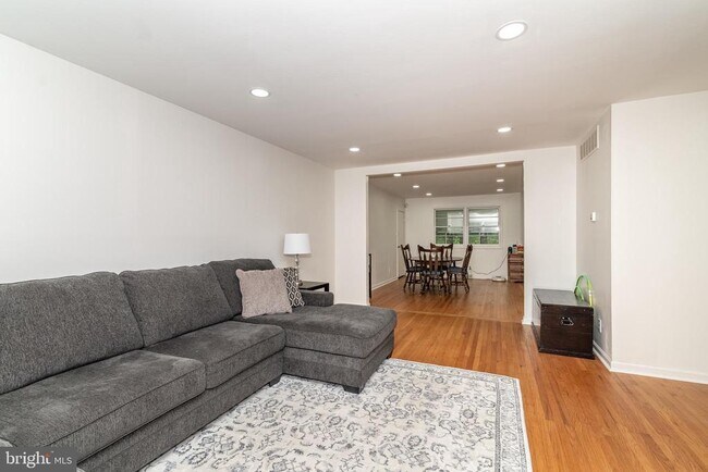 Foto del edificio - 1744 Lark Ln