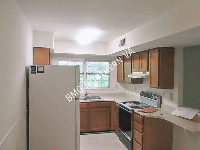 Building Photo - 7715 Inversham Dr