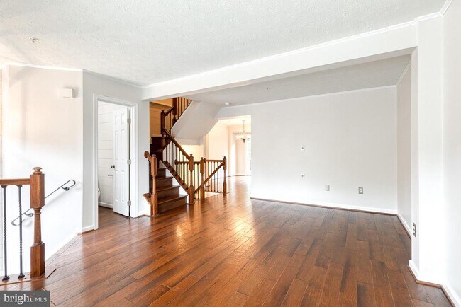Building Photo - 712 Pine Drift Dr