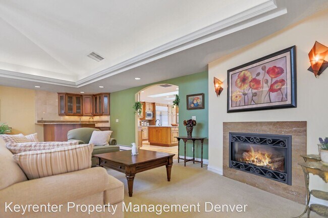 Foto del edificio - 5 br, 4.5 bath House - 5460 S Locust St