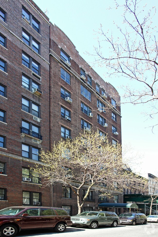 Building Photo - 40 W 84th St