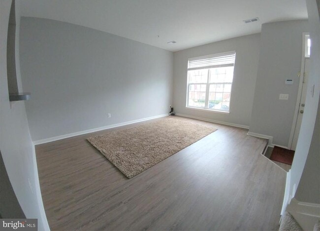 Building Photo - 8 Harbour Heights Dr