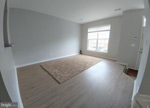 Building Photo - 8 Harbour Heights Dr
