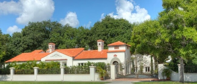 Building Photo - 100 W Davis Blvd