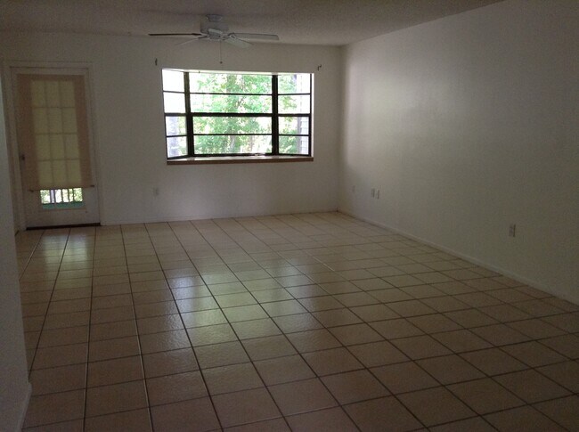 Foto del edificio - 11606 Baywood Meadows Dr